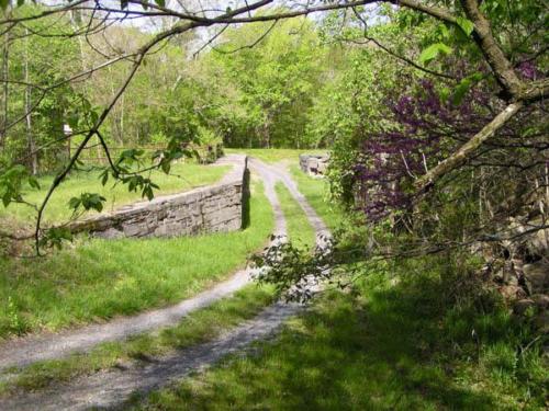 Path crossing through old locks